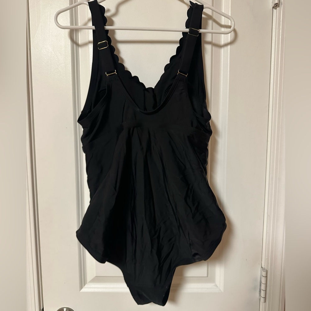 Black Scalloped One-Piece Swimsuit - Picture 6 of 6